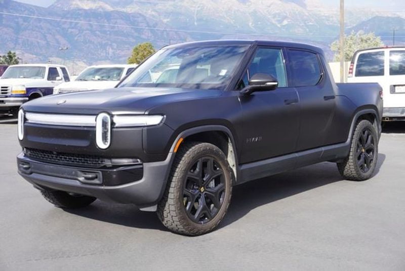 2025 Rivian R1T — a typically priced live listing