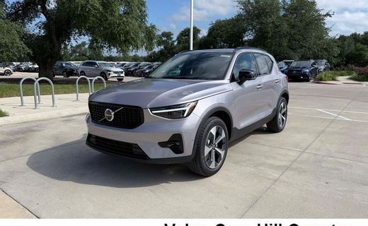 2026 Volvo XC40 Plus Dark