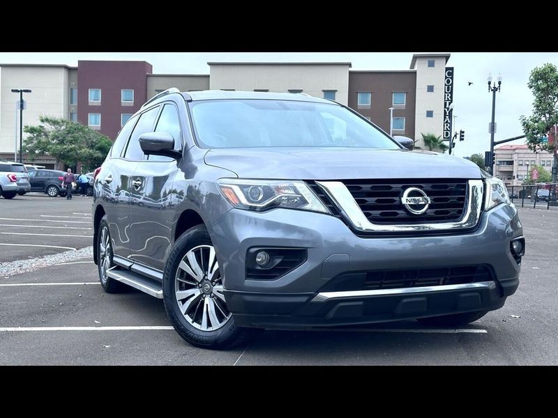 2017 Nissan Pathfinder — a typically priced live listing