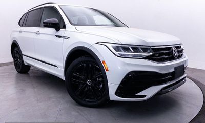 2022 Volkswagen Tiguan SE Black