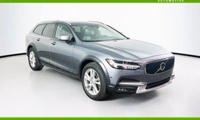 2018 Volvo V90CC Momentum