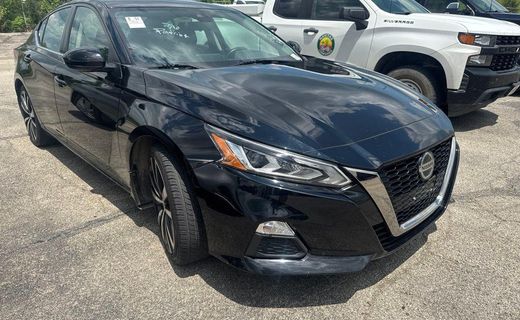 2022 Nissan Altima SR