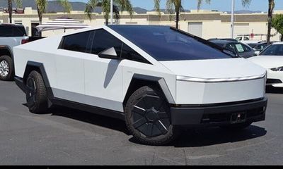 2024 Tesla Cybertruck Cyberbeast