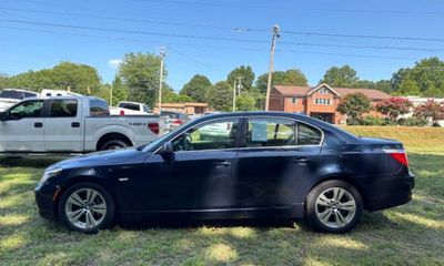 2010 BMW 528I I