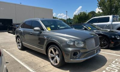 2023 Bentley Bentayga Plug IN Hybrid