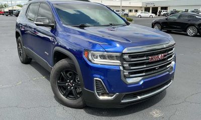 2023 GMC Acadia AT4