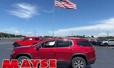 2023 GMC Acadia SLT