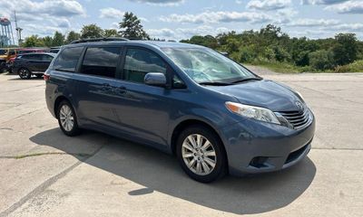 2015 Toyota Sienna LE 7 Passenger