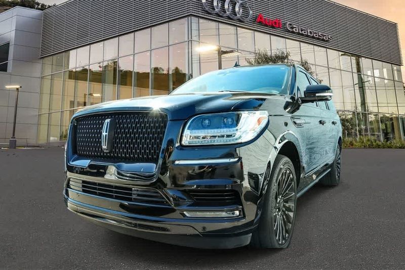 2019 Lincoln Navigator L — a typically priced live listing
