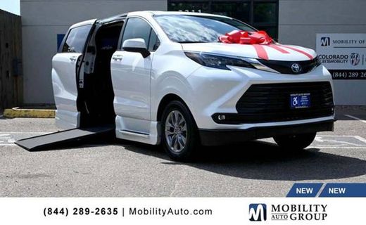 2025 Toyota Sienna XLE
