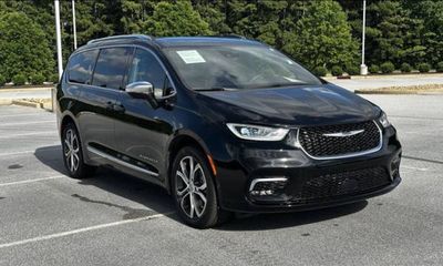 2025 Chrysler Pacifica Pinnacle