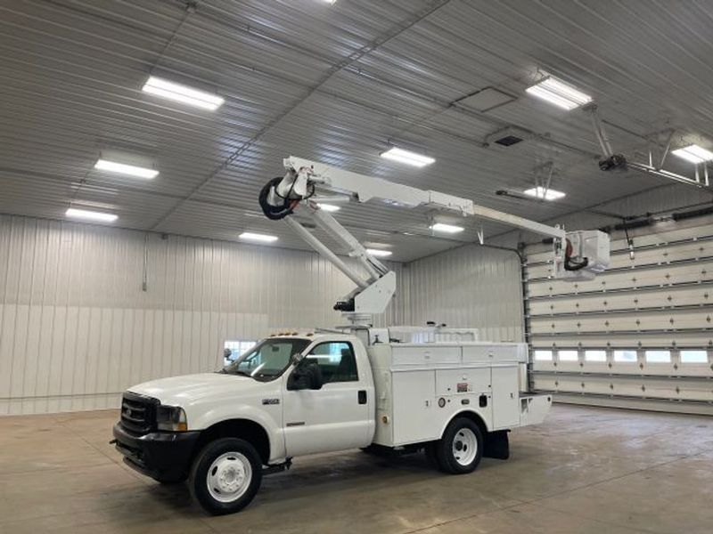 2004 Ford F-550 — a typically priced live listing