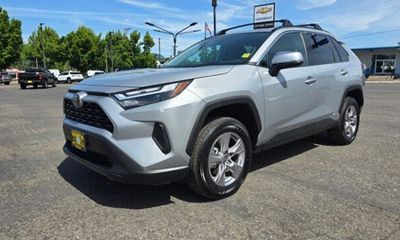 2025 Toyota RAV4 LE