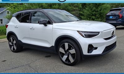 2023 Volvo XC40 Ultimate Dark