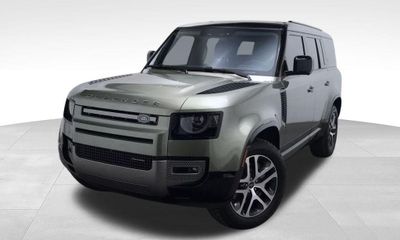 2023 Land Rover Defender 130 SE