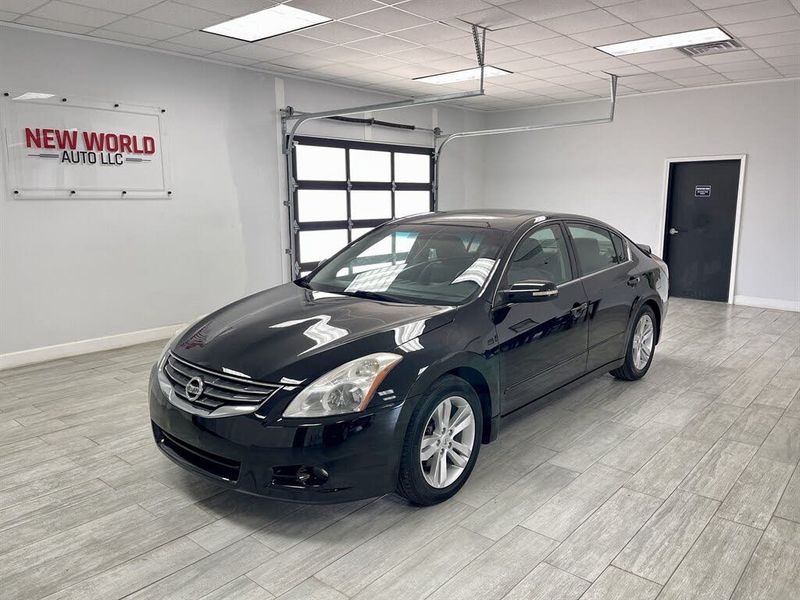 2012 Nissan Altima — a typically priced live listing