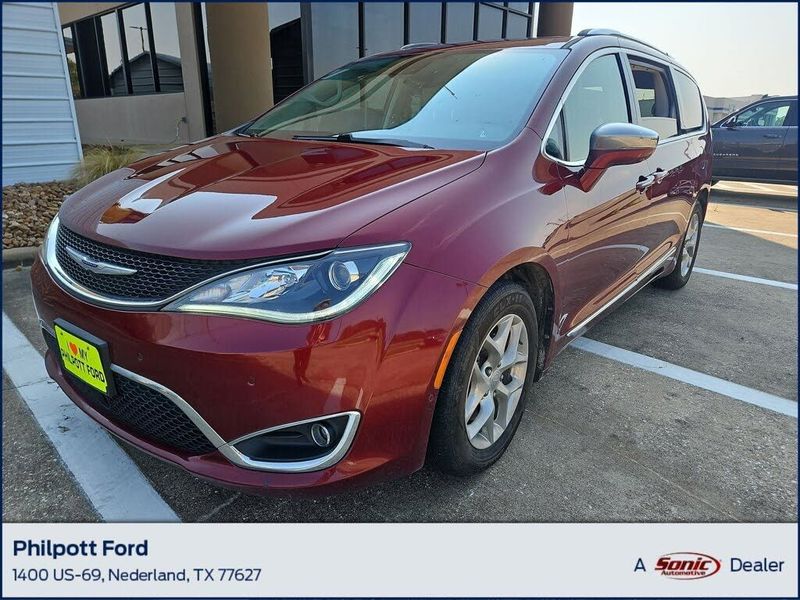 2020 Chrysler Pacifica — a typically priced live listing