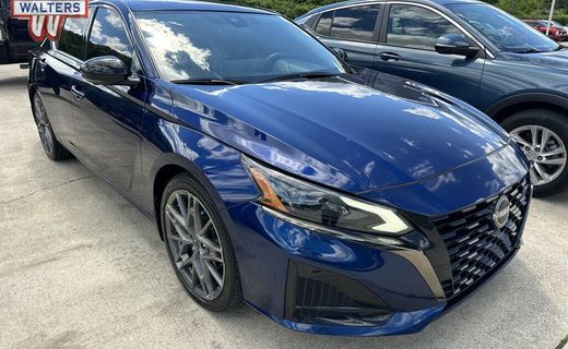 2023 Nissan Altima SR