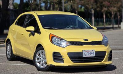 2016 Kia RIO LX A T