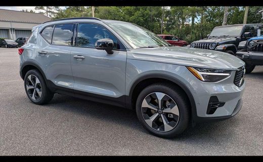 2026 Volvo XC40 Plus Dark