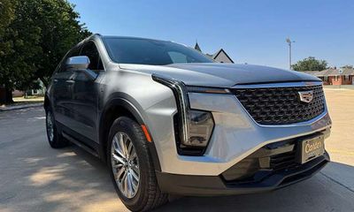 2024 Cadillac XT4 Premium Luxury