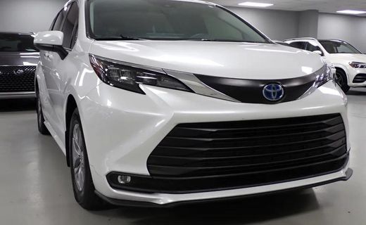 2025 Toyota Sienna XLE