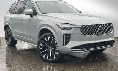 2026 Volvo XC90 Plus Bright