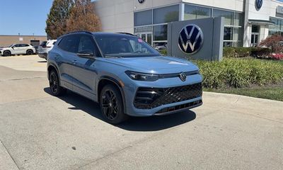 2026 Volkswagen Tiguan 4MOTION SE Black