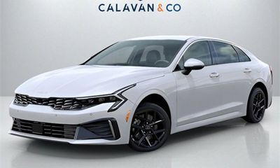 2025 Kia K5 LXS