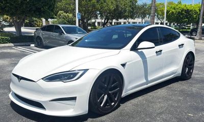 2022 Tesla Model S Plaid