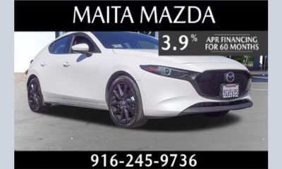 2023 Mazda MAZDA3 Premium Package