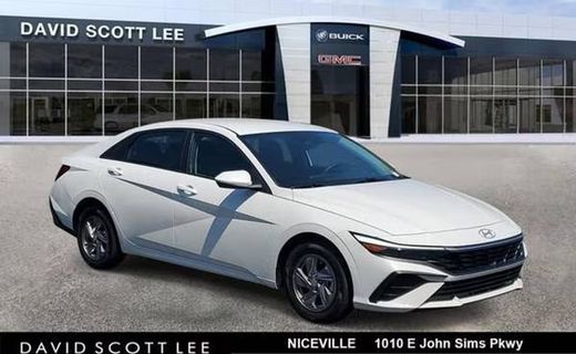 2025 Hyundai Elantra SE
