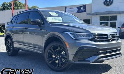 2023 Volkswagen Tiguan 4MOTION SE Black