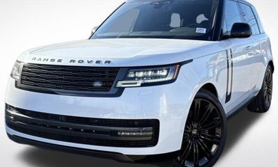2025 Land Rover Range SE