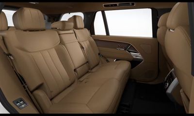 2026 Land Rover Range SE