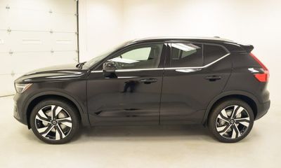 2023 Volvo XC40 Ultimate Bright