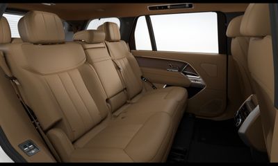 2026 Land Rover Range SE