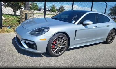 2017 Porsche Panamera Turbo