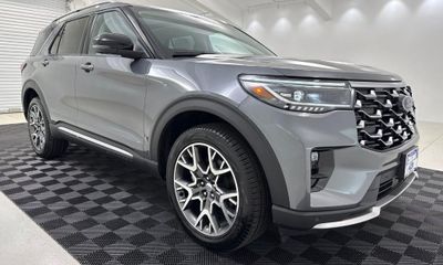 2025 Ford Explorer Platinum