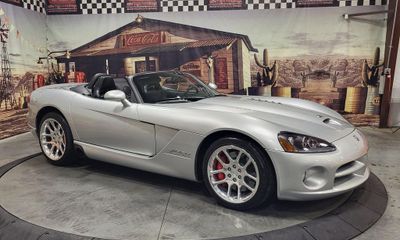 2005 Dodge Viper Base