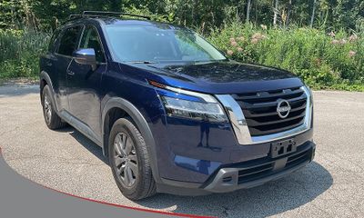 2022 Nissan Pathfinder SV