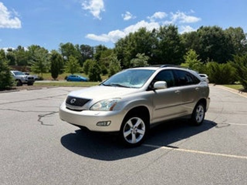 2005 Lexus RX — a typically priced live listing