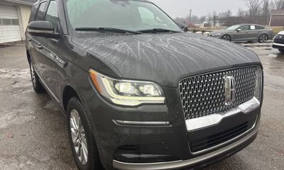 2023 Lincoln Navigator Standard