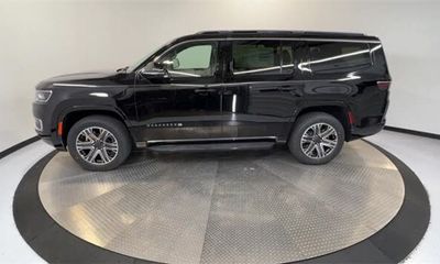 2023 Jeep Wagoneer Base