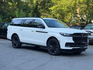 2027 Lincoln Navigator L Reserve