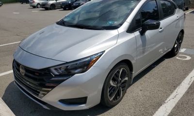 2023 Nissan Versa SR