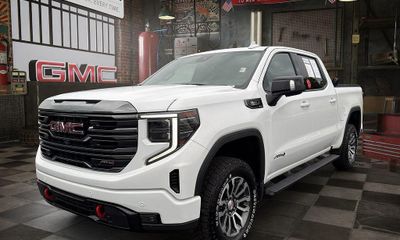 2023 GMC Sierra AT4