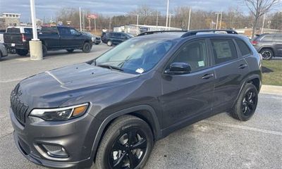 2023 Jeep Cherokee Altitude LUX