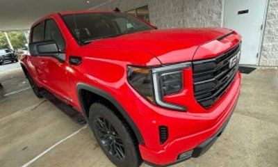 2025 GMC Sierra Elevation