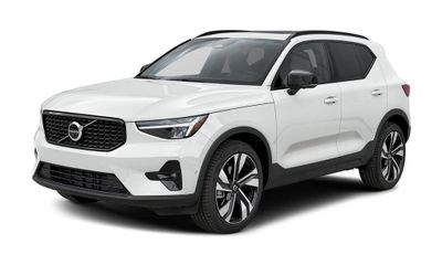 2026 Volvo XC40 Core